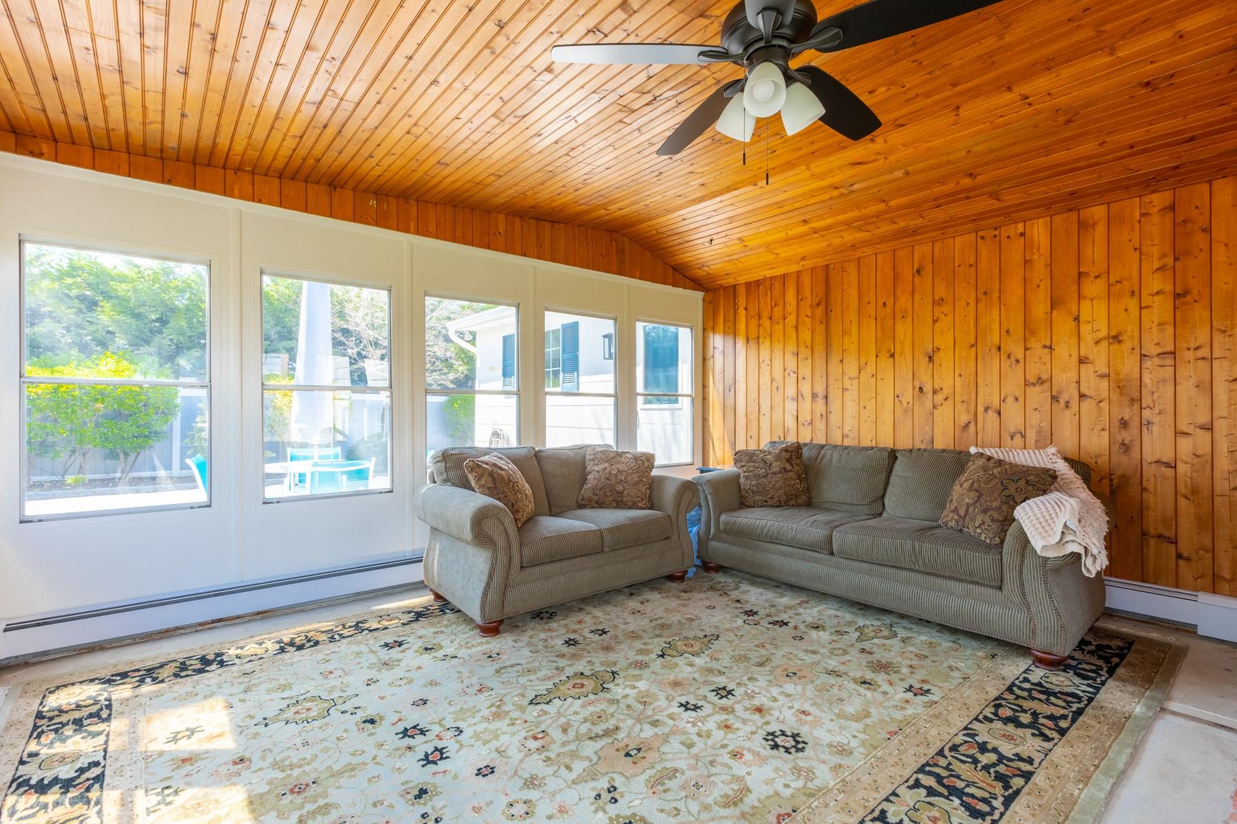 8 Flower Hill Lane, Bay Shore, New York image 10