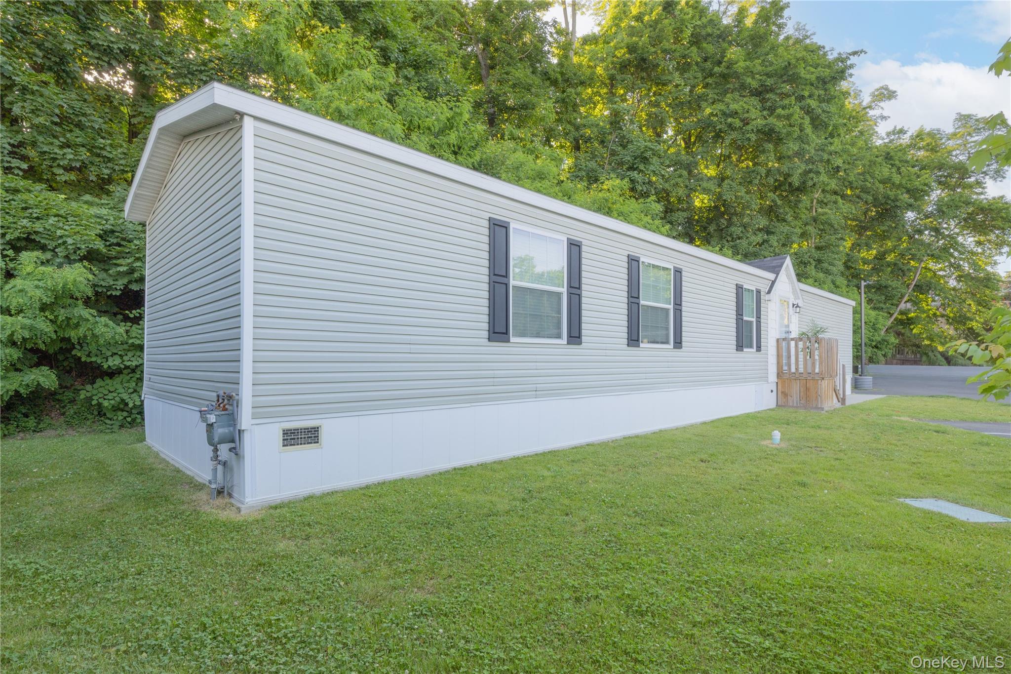 24 Leeward Lane