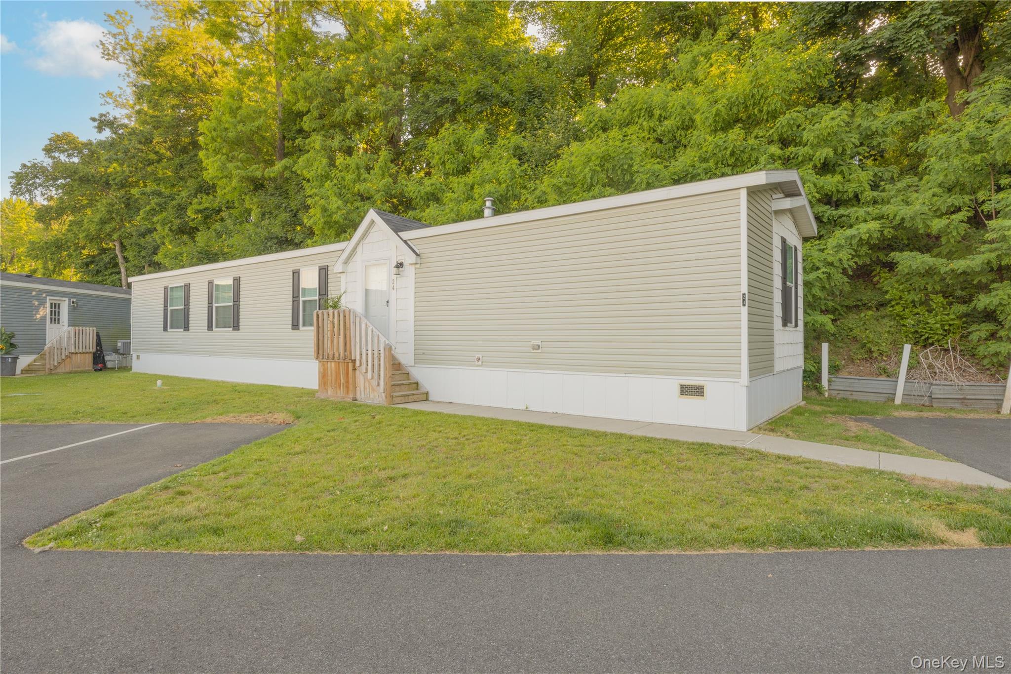 24 Leeward Lane