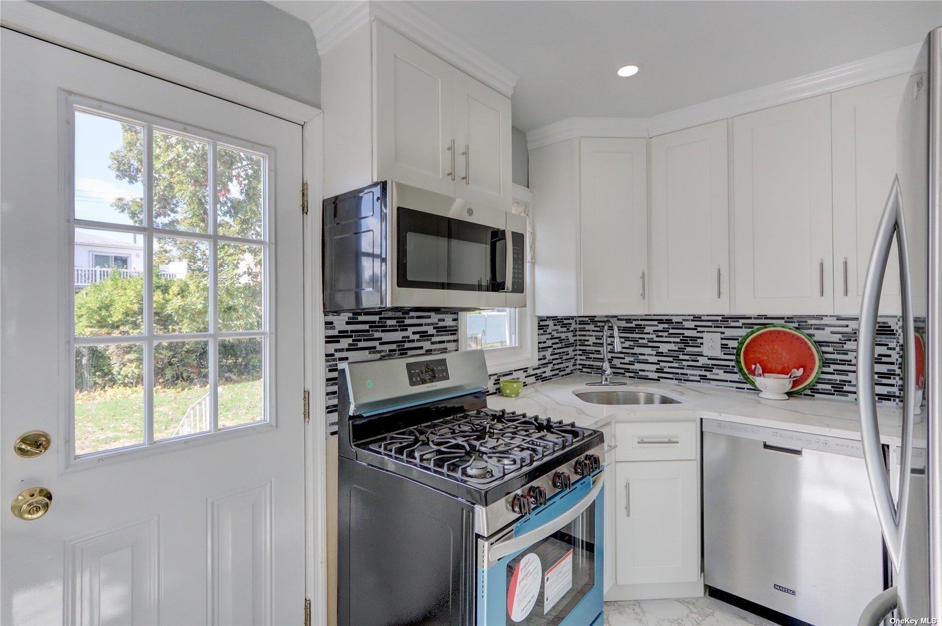 4 West Court, Bethpage, New York image 9