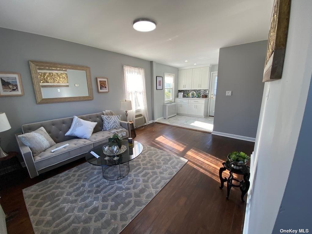 4 West Court, Bethpage, New York image 5