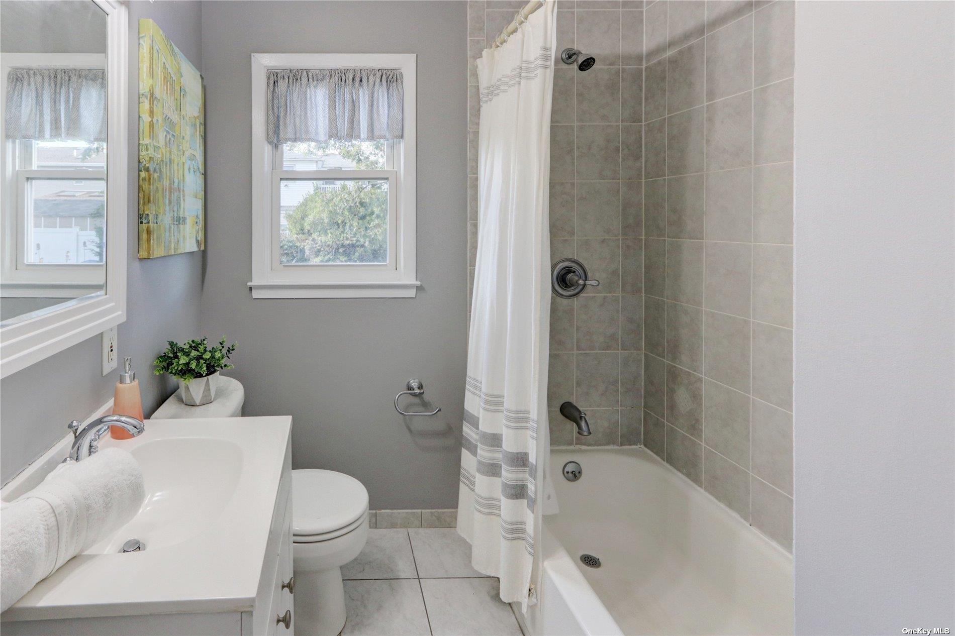 4 West Court, Bethpage, New York image 11