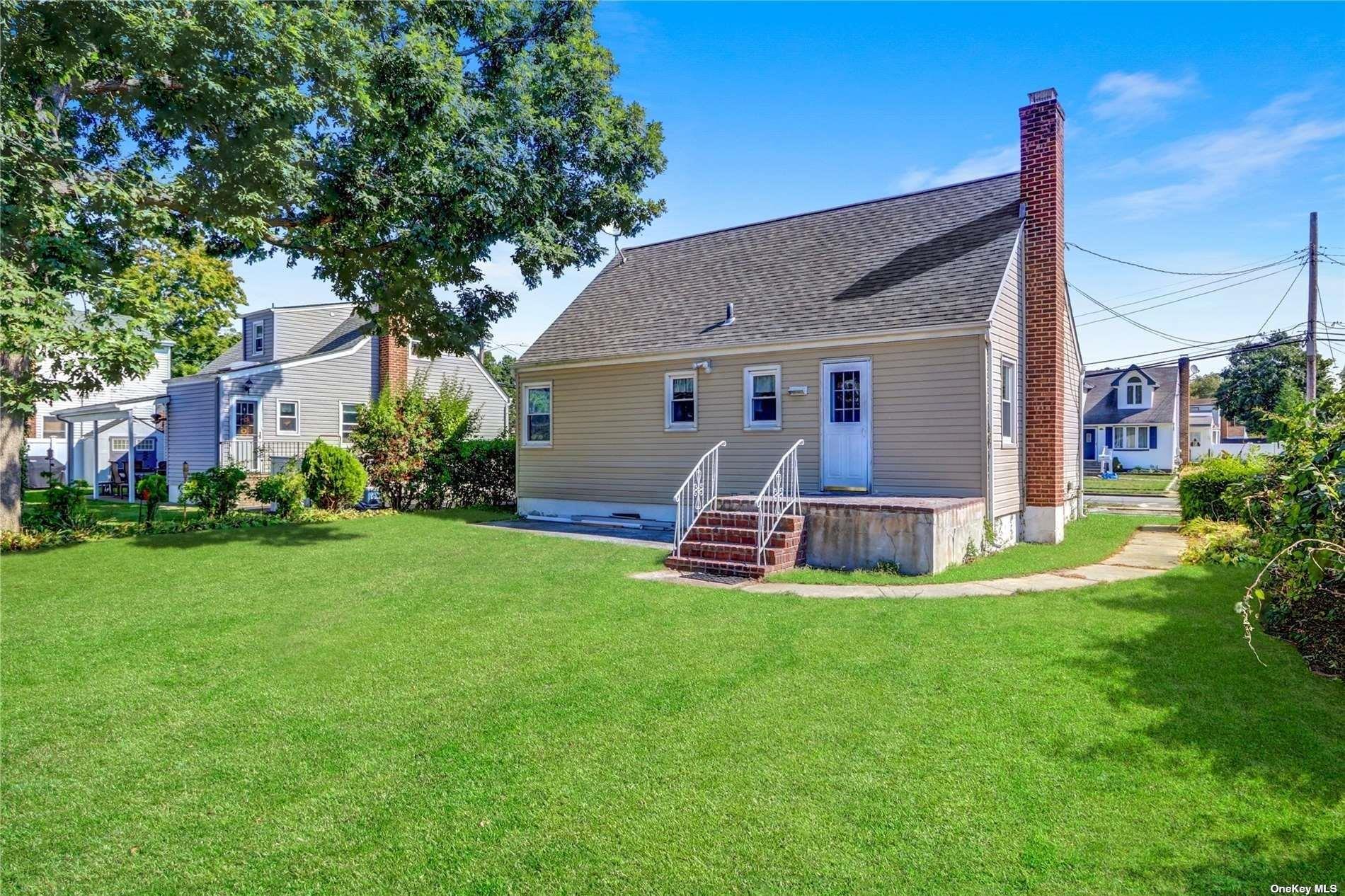 4 West Court, Bethpage, New York image 3