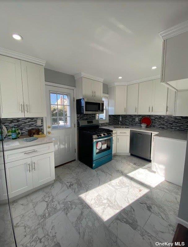 4 West Court, Bethpage, New York image 7