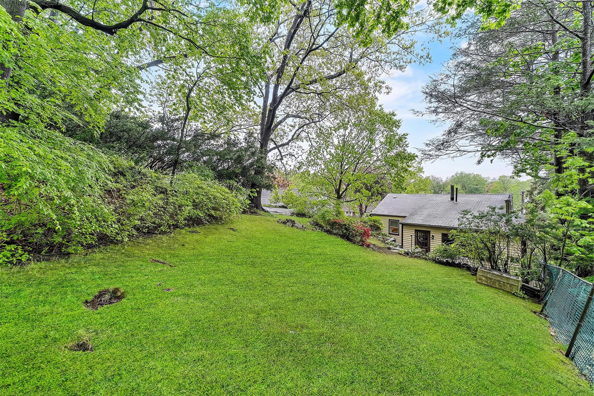 16 Garretson Road, White Plains, New York image 39