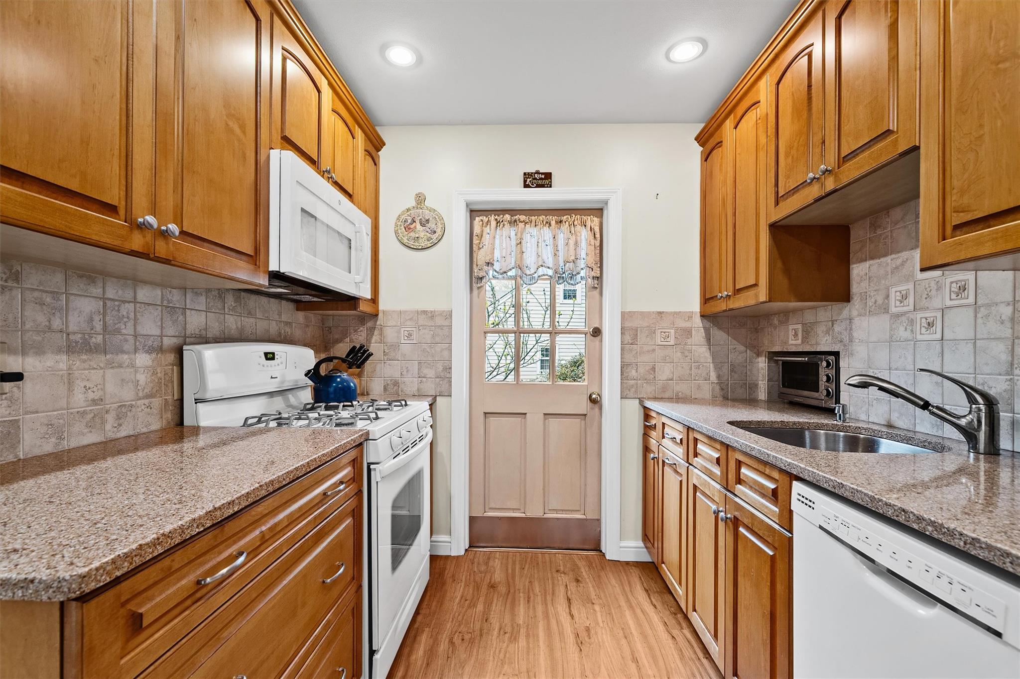 16 Garretson Road, White Plains, New York image 14
