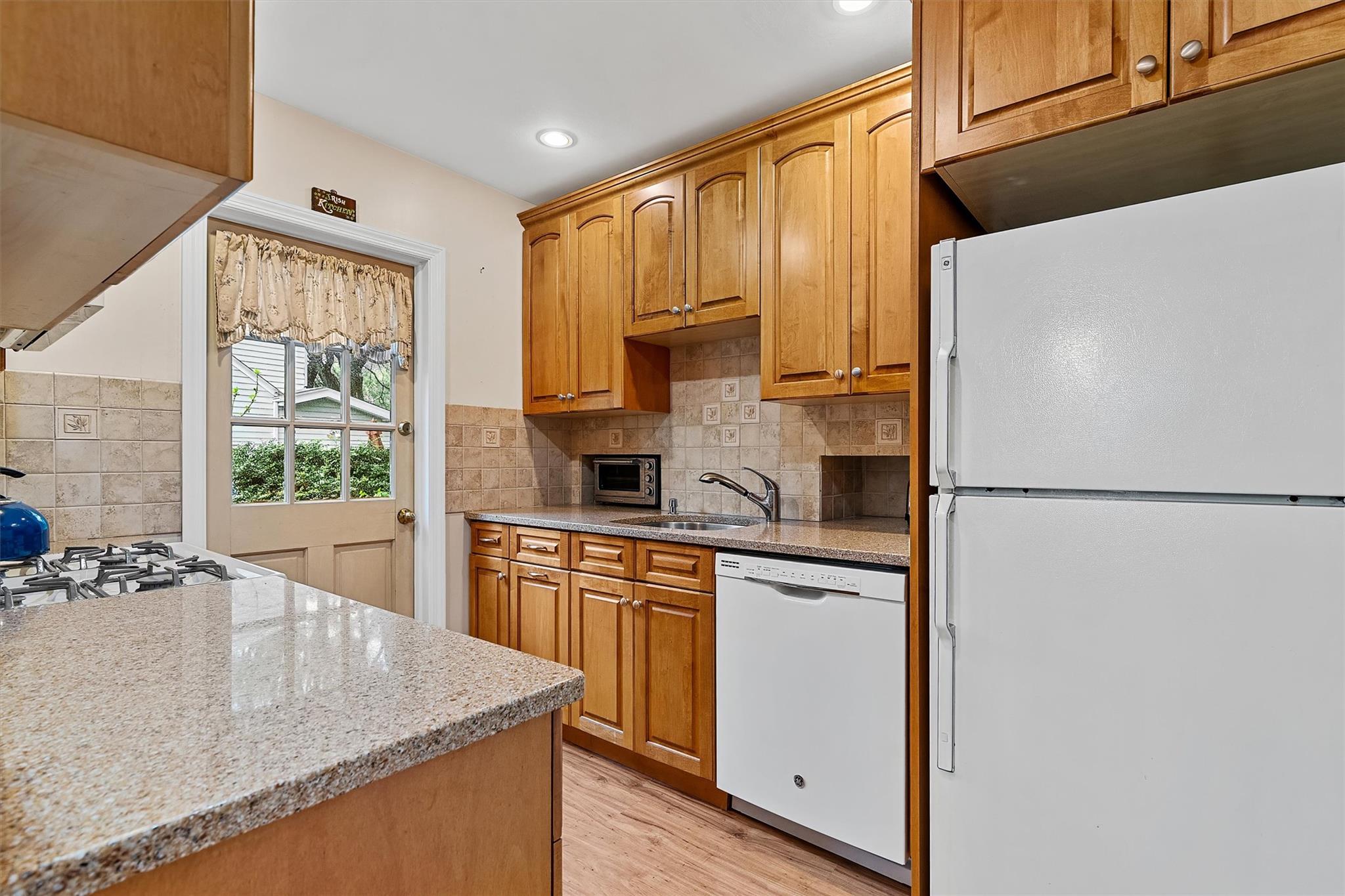 16 Garretson Road, White Plains, New York image 12