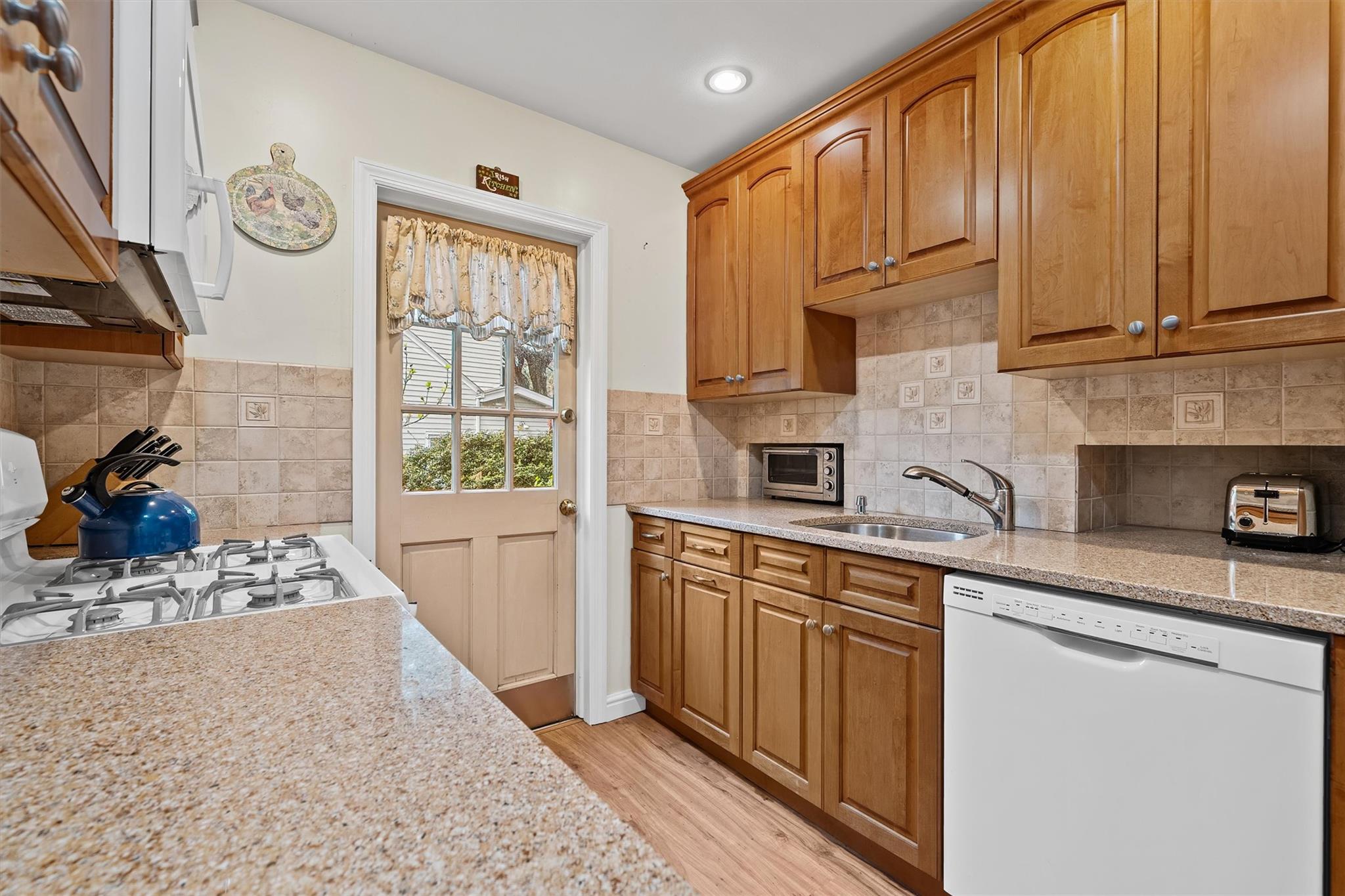 16 Garretson Road, White Plains, New York image 13
