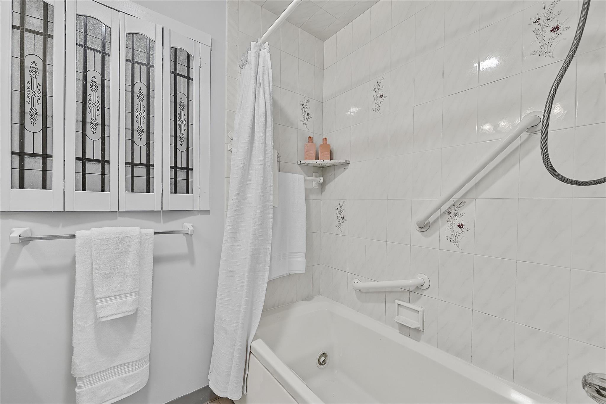 16 Garretson Road, White Plains, New York image 20