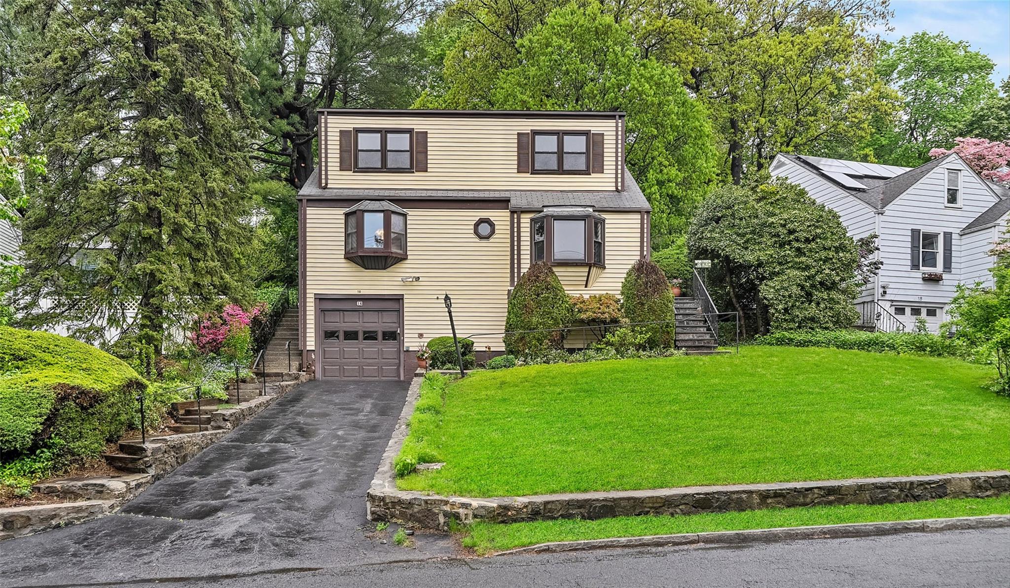 16 Garretson Road, White Plains, New York image 1