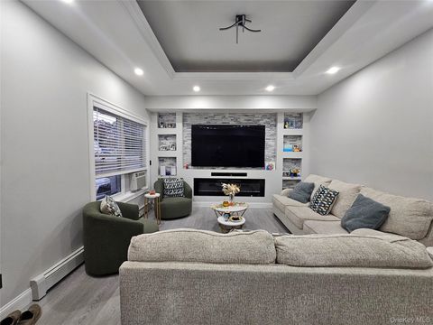 Photo of 1085 Bay Shore Avenue, Bay Shore, NY 11706 (MLS # 930016) Photo of 1085 Bay Shore Avenue, Bay Shore, NY 11706 (MLS # 930016)