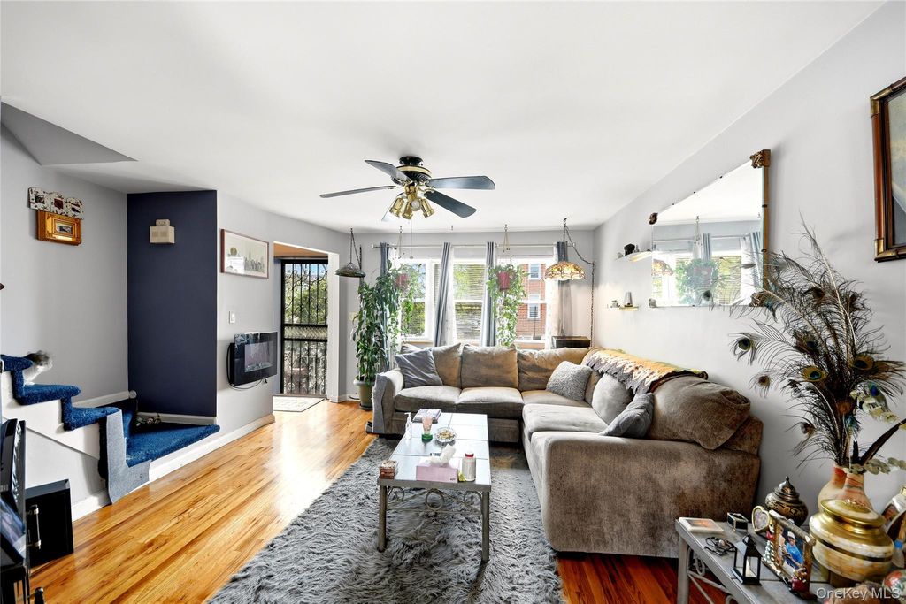 Photo of 3001 Zulette Avenue, Bronx, NY 10461 (MLS # 993125)