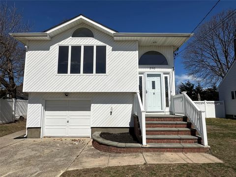 390 37th Street, Babylon, NY 11757 - MLS#: 836802