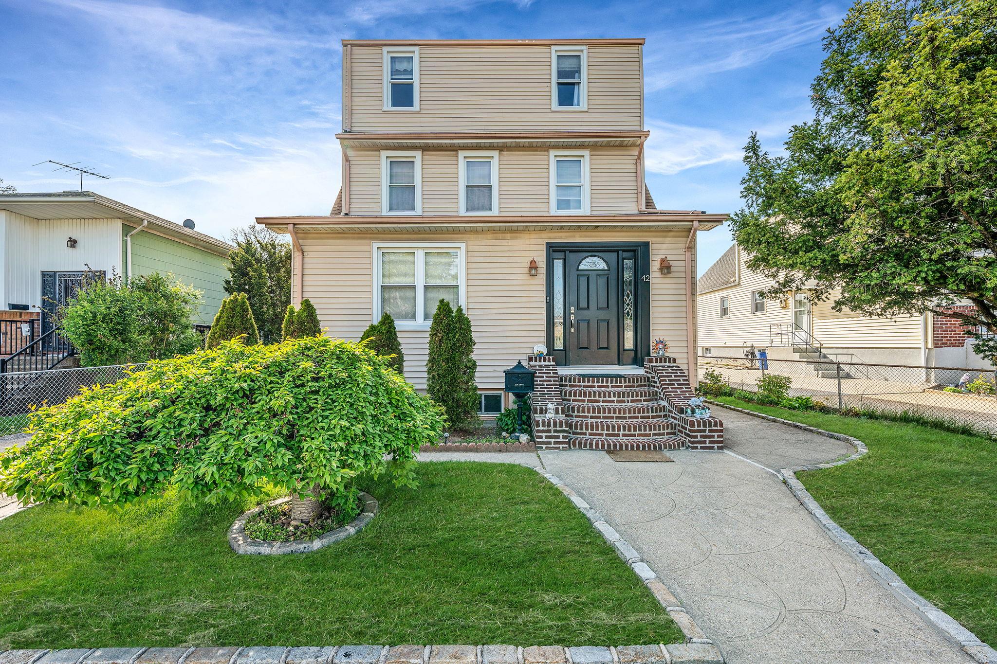 42 S Montague Street, Valley Stream, New York image 1