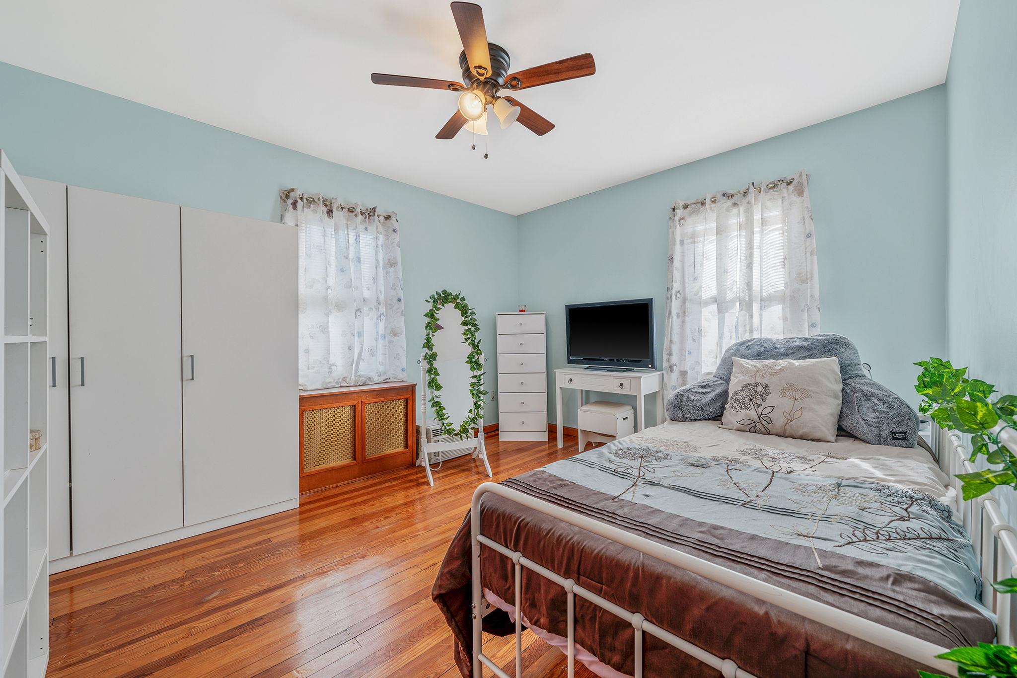 42 S Montague Street, Valley Stream, New York image 17