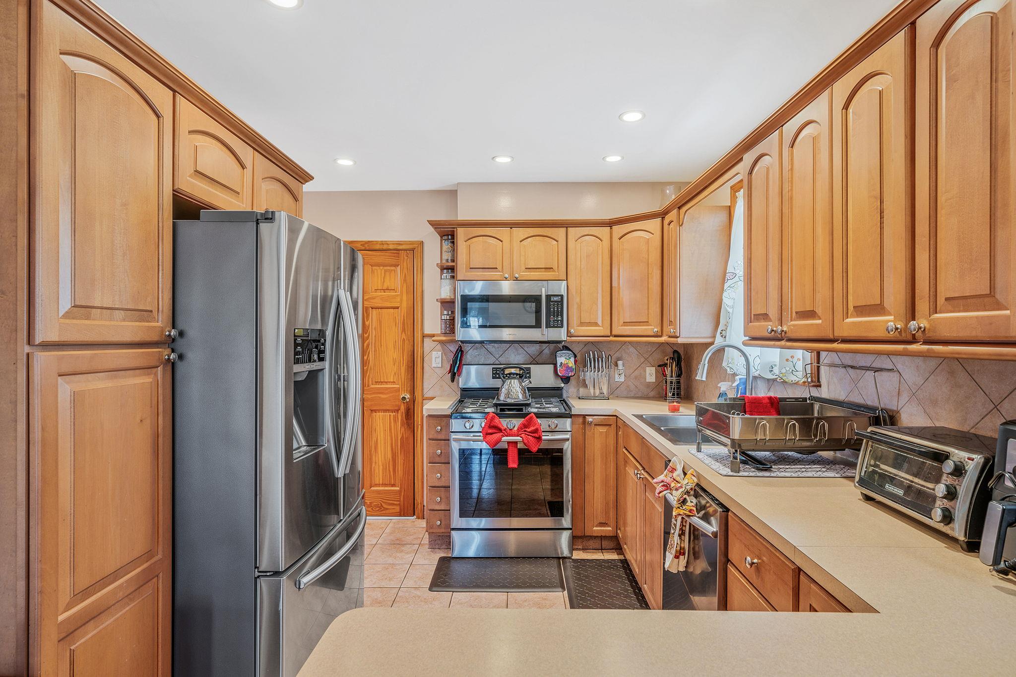 42 S Montague Street, Valley Stream, New York image 12