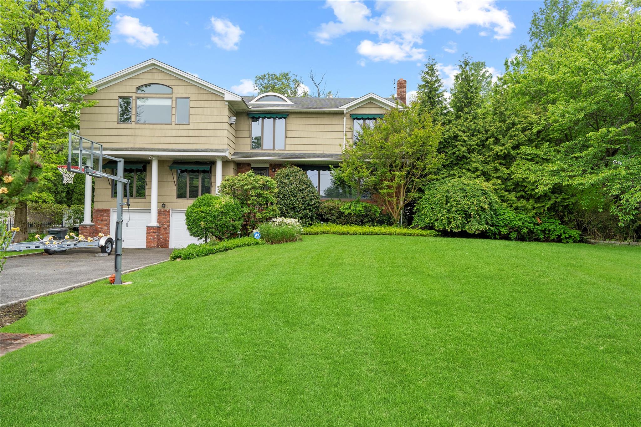 16 Eastland Drive, Glen Cove, New York image 2