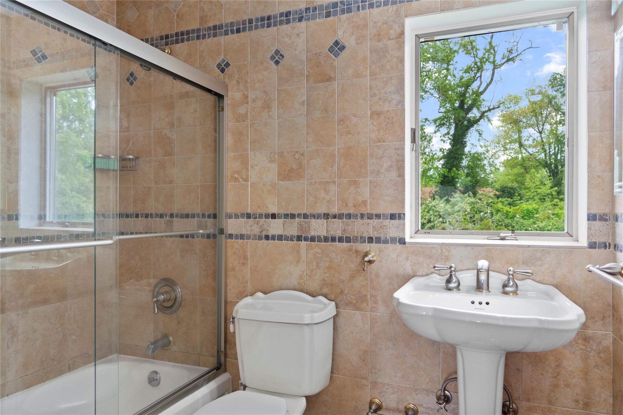 16 Eastland Drive, Glen Cove, New York image 26