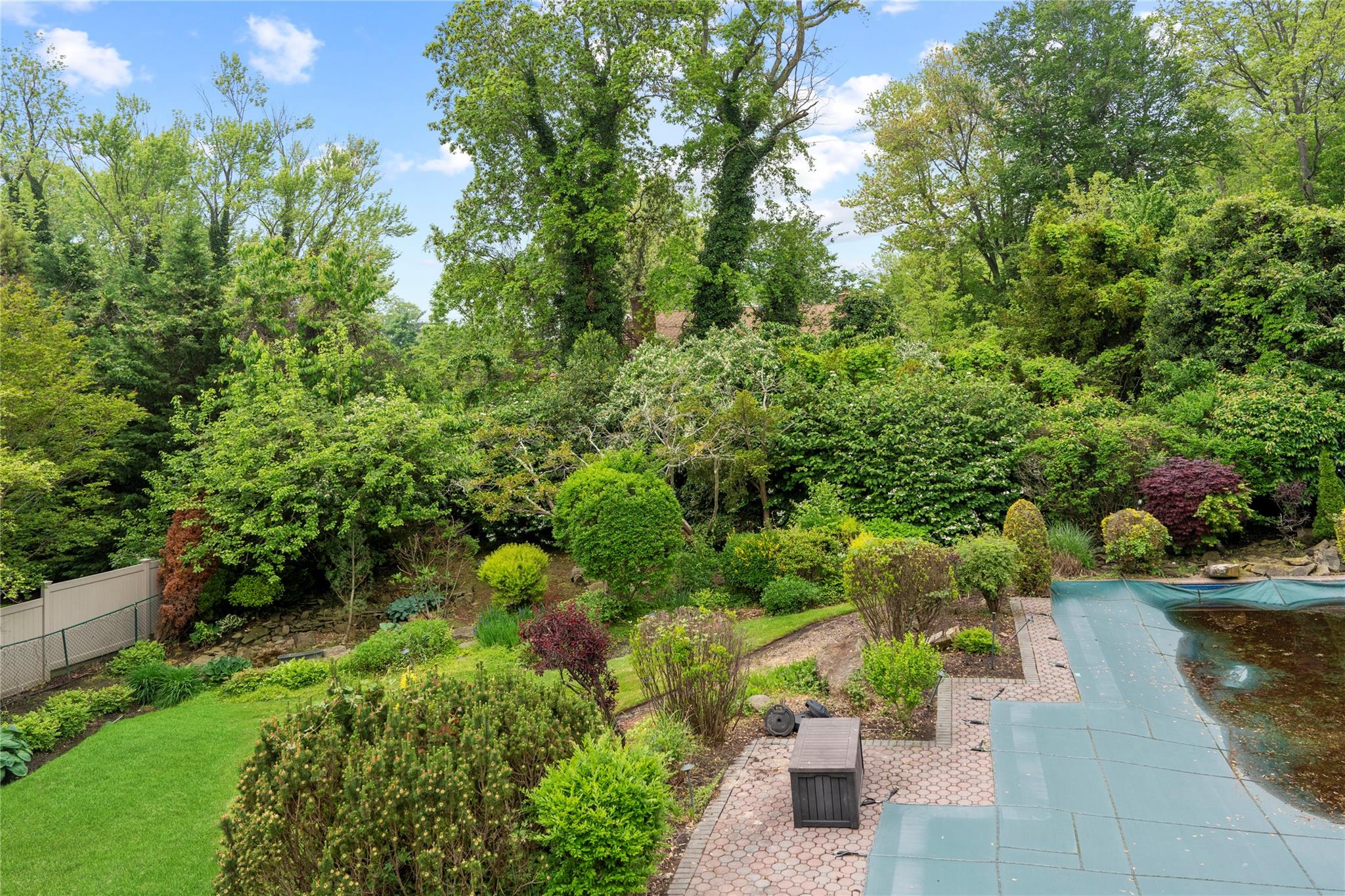 16 Eastland Drive, Glen Cove, New York image 39