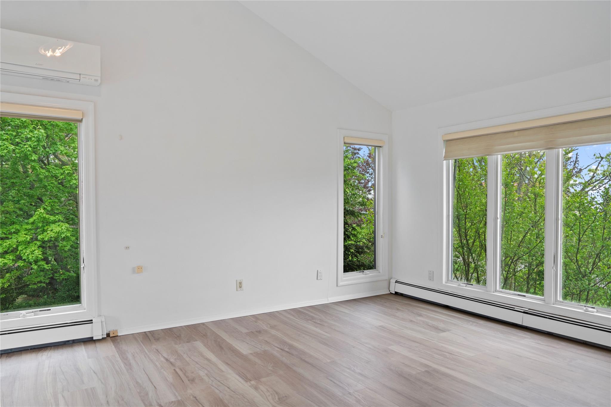 16 Eastland Drive, Glen Cove, New York image 19