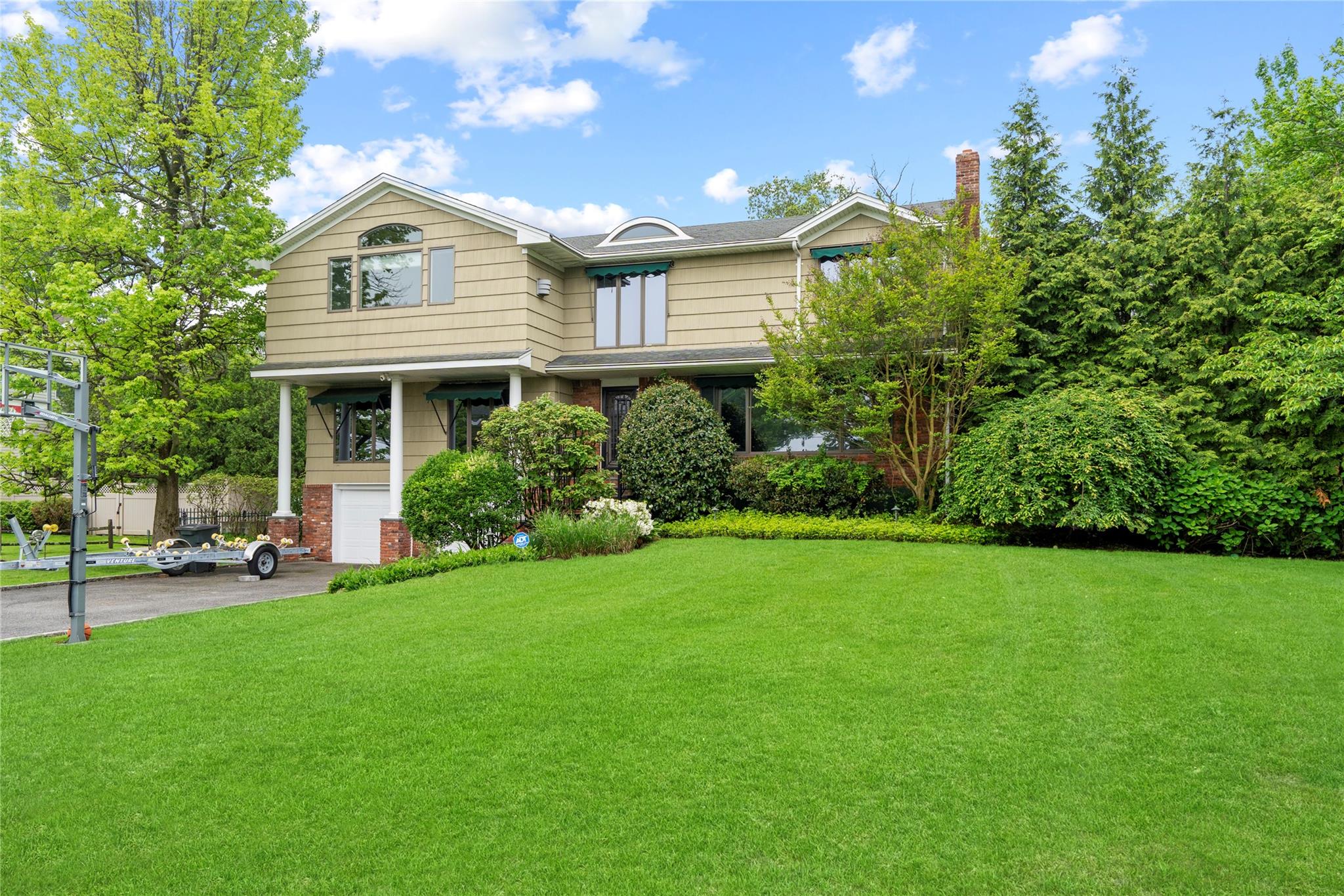 16 Eastland Drive, Glen Cove, New York image 3