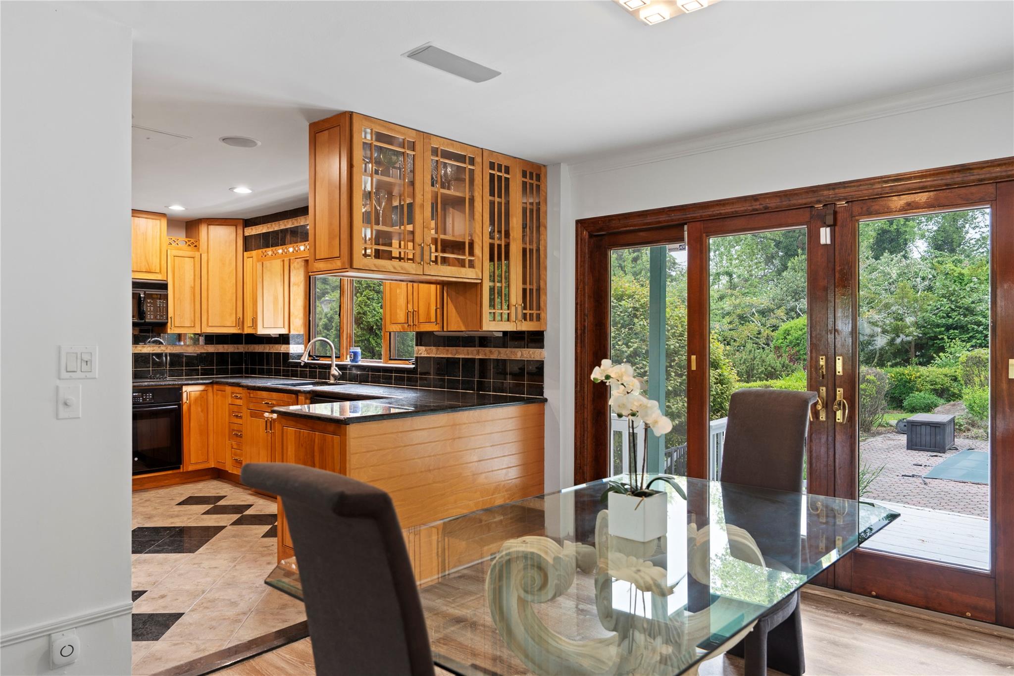16 Eastland Drive, Glen Cove, New York image 12