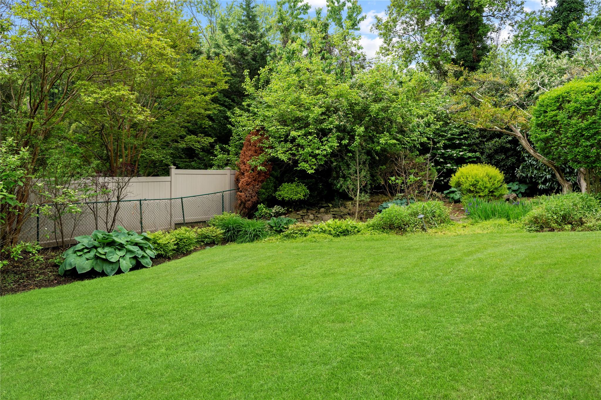 16 Eastland Drive, Glen Cove, New York image 33