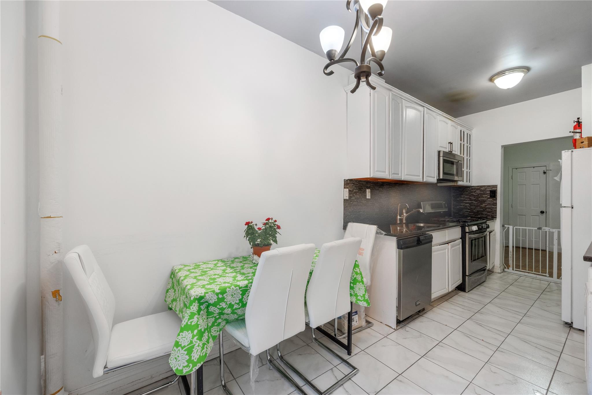 3394 Wayne Avenue #E23, New York, New York image 11