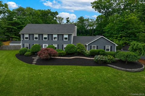 Photo of 2 Buckingham Meadow Road, East Setauket, NY 11733 (MLS # 1029169)