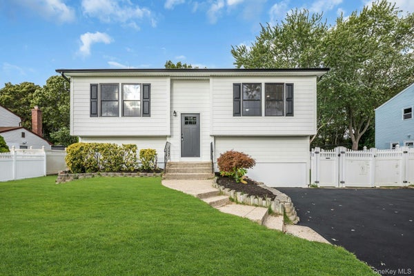 64 SKYLARK DR, HOLTSVILLE, NY 11742 - Image abf3454f33f0c4b44fb000cf98fff4fd/4136941749