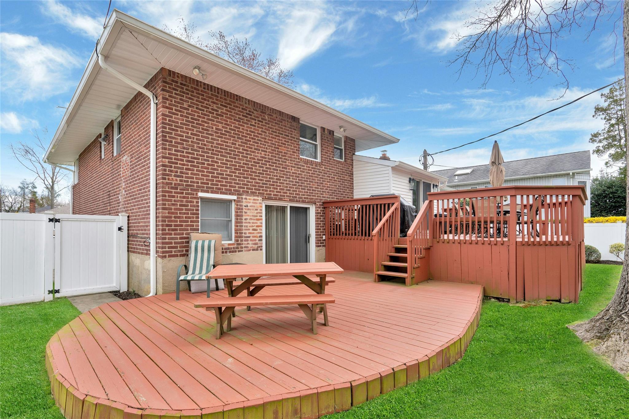 57 Glenwood Road, Plainview, New York image 36