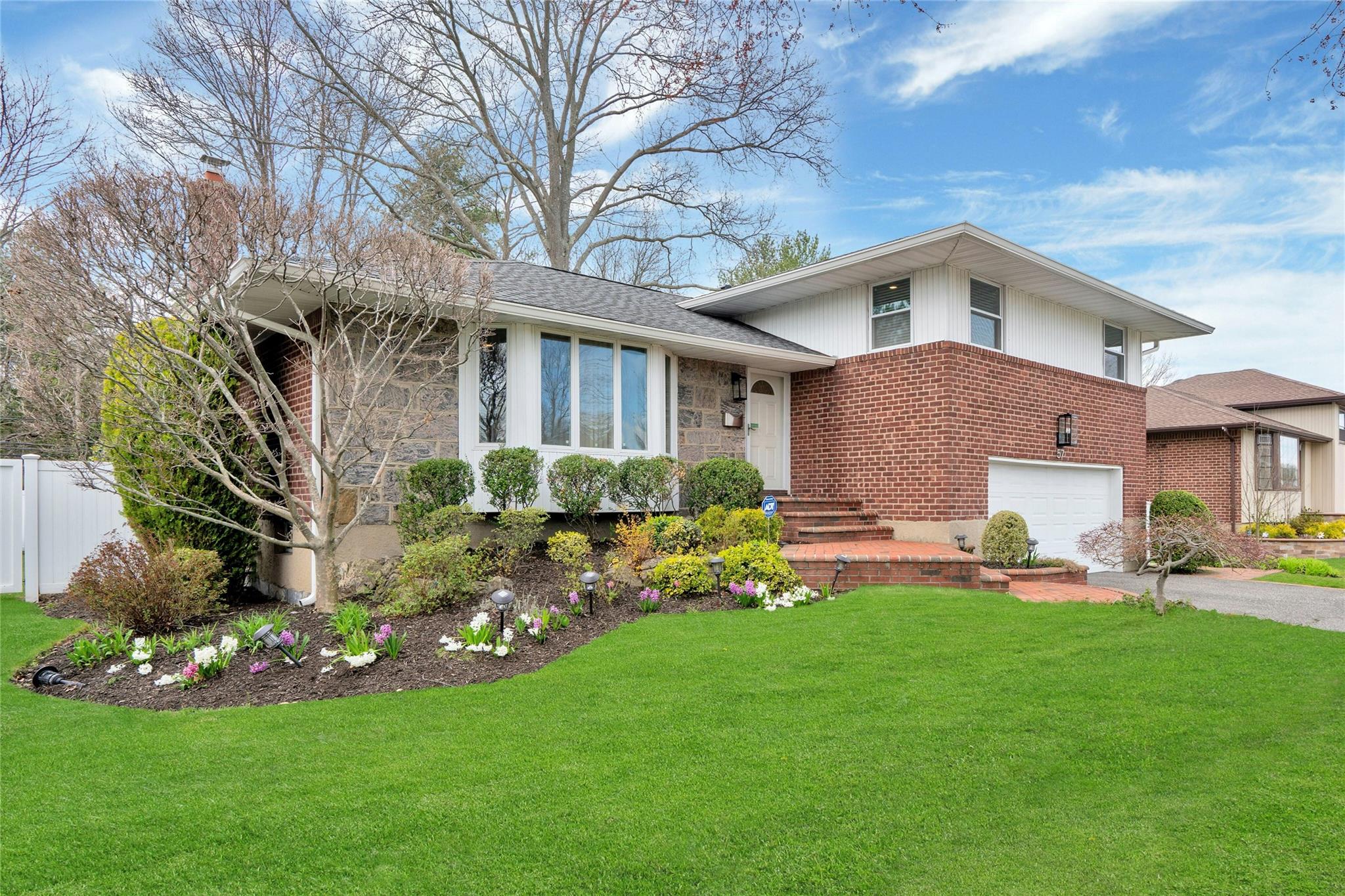 57 Glenwood Road, Plainview, New York image 3