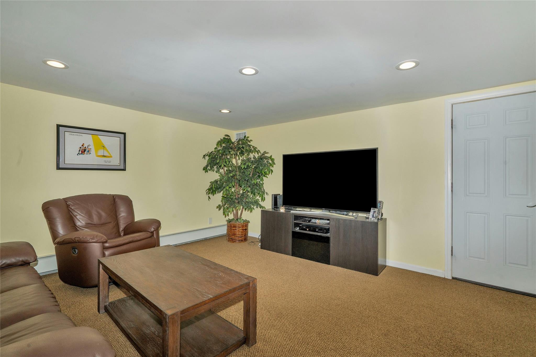 57 Glenwood Road, Plainview, New York image 16