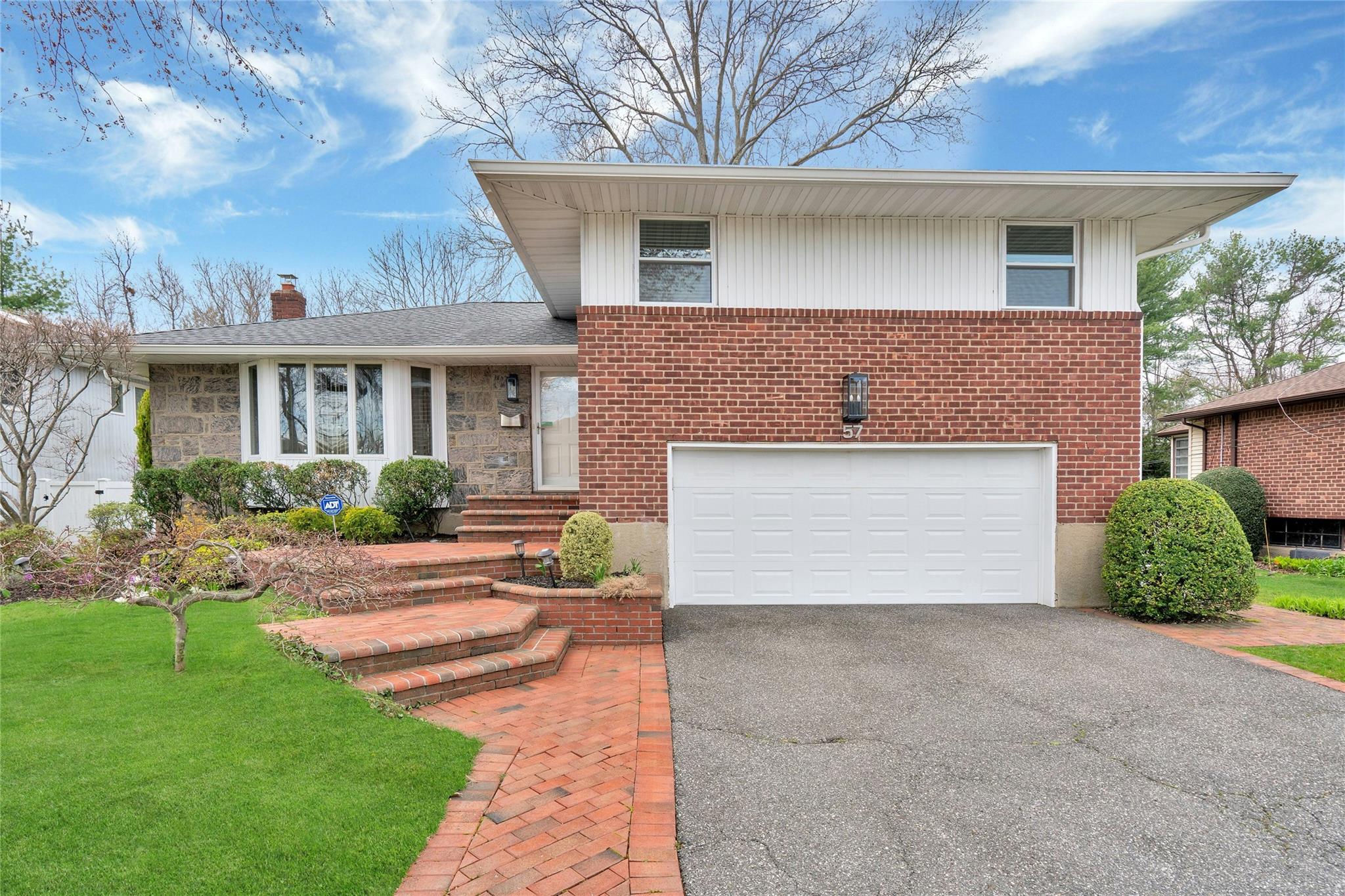 57 Glenwood Road, Plainview, New York image 2