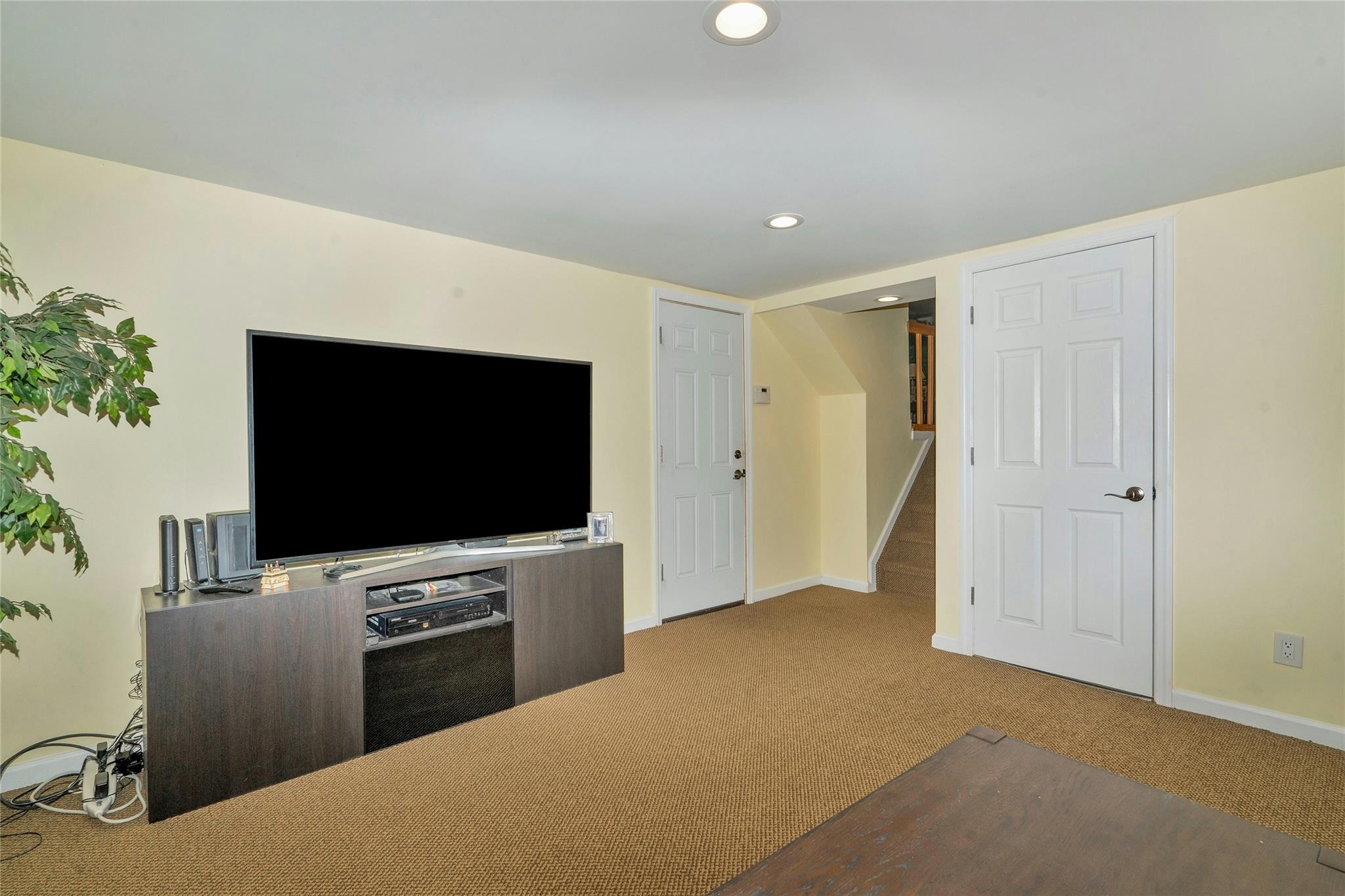 57 Glenwood Road, Plainview, New York image 17