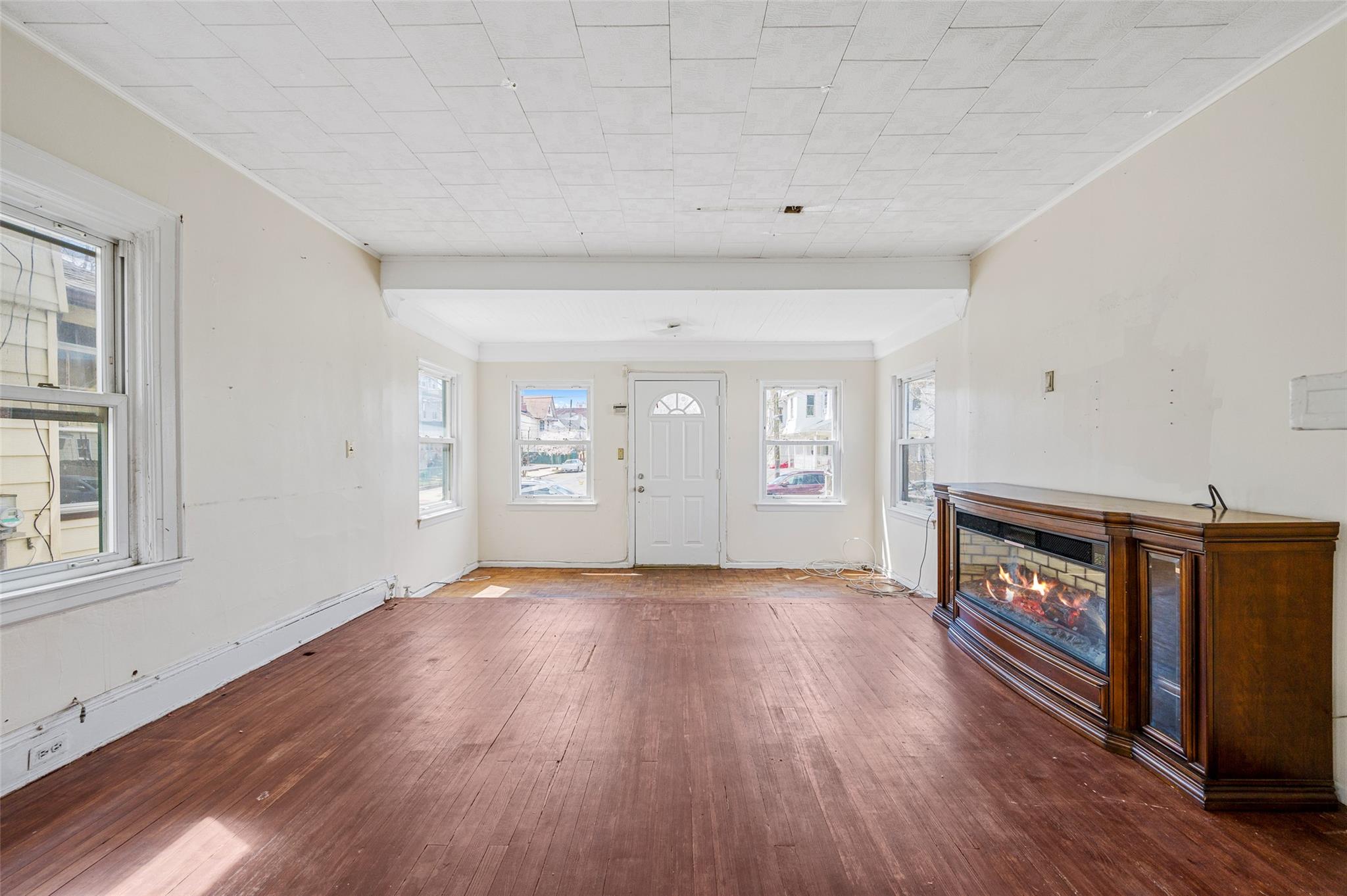8951 121st Street, Richmond Hill, New York image 9
