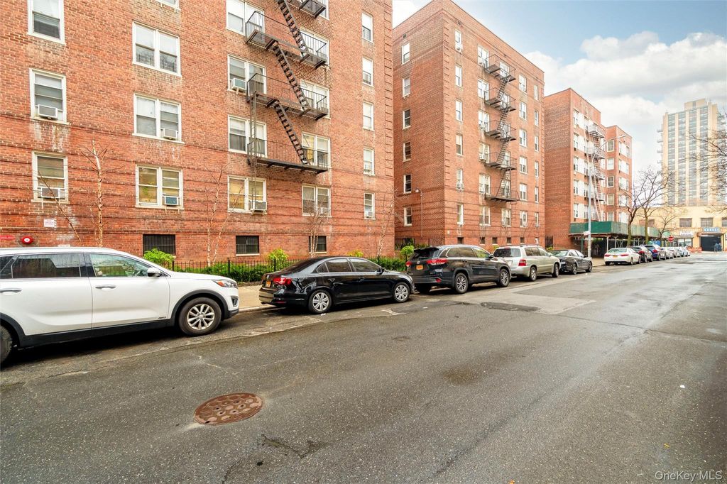 Photo of 2080 Barnes Avenue #4A, Bronx, NY 10462 (MLS # 949936)