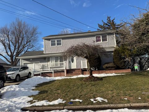 41 Rutledge Street Brentwood NY 11717