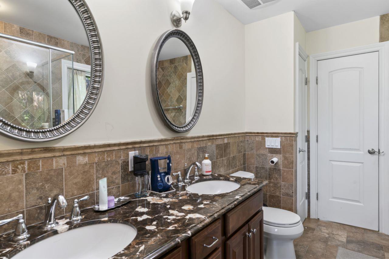 16 Terry Lane, Plainview, New York image 18