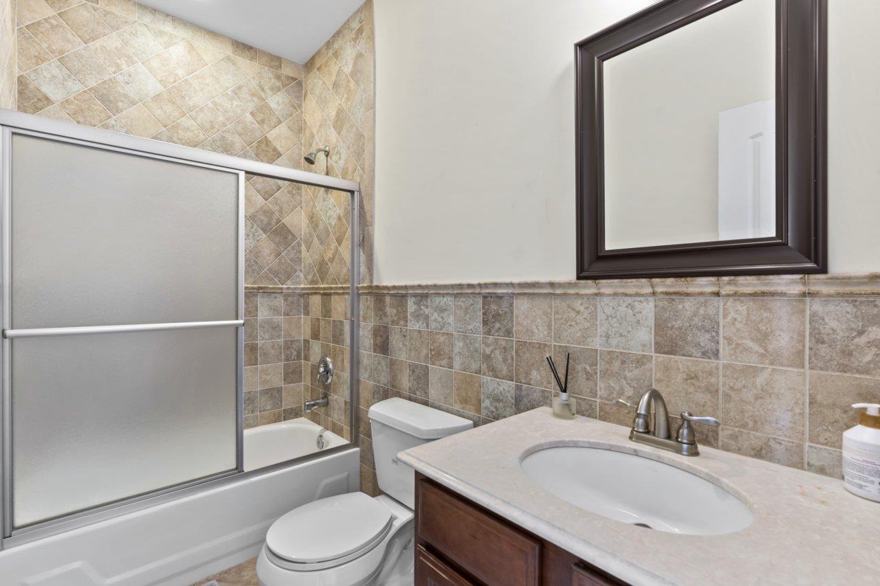 16 Terry Lane, Plainview, New York image 26