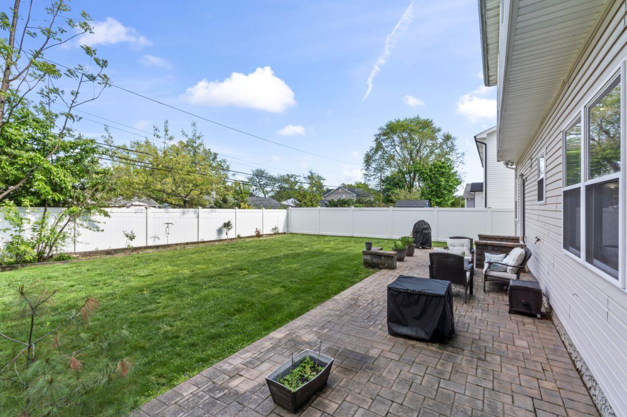 16 Terry Lane, Plainview, New York image 32