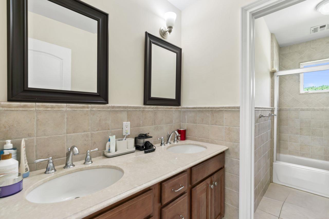 16 Terry Lane, Plainview, New York image 23