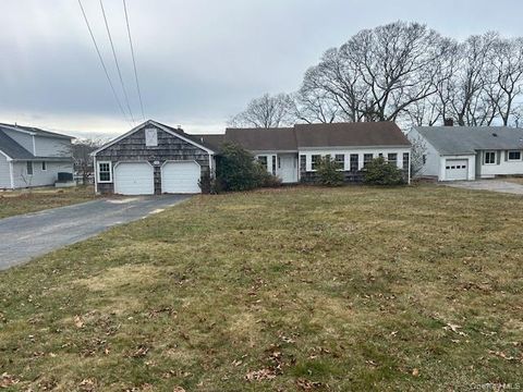 Homes For Sale - 2810 Beebe Drive<br/> Cutchogue, NY 11935