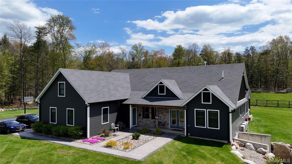 Photo of 240 Sinsabaugh Road, Pine Bush, NY 12566 (MLS # 995154)