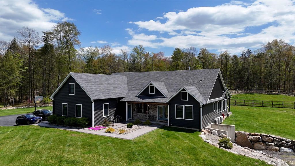 Photo of 240 Sinsabaugh Road, Pine Bush, NY 12566 (MLS # 995154)