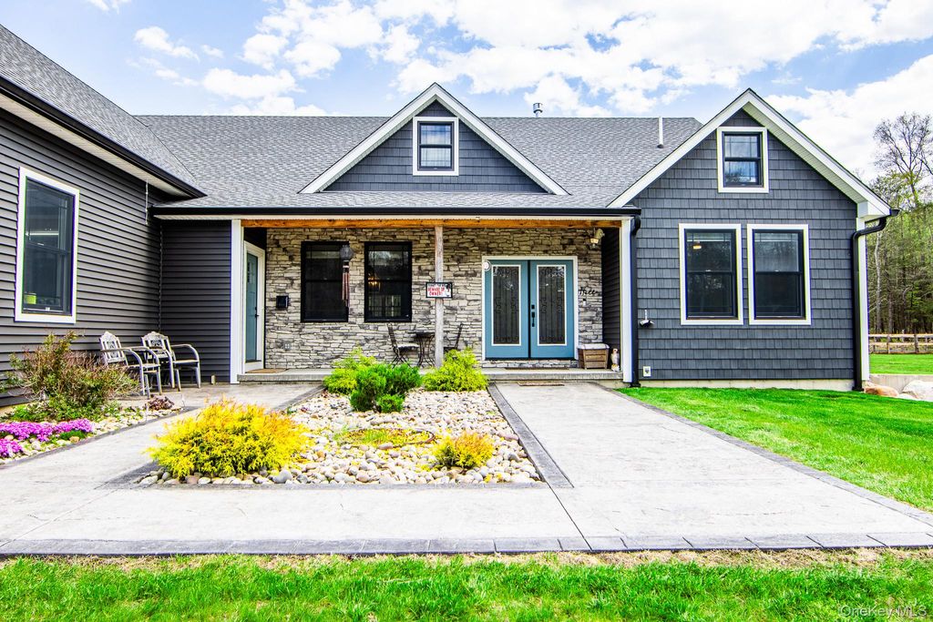 Photo of 240 Sinsabaugh Road, Pine Bush, NY 12566 (MLS # 995154)