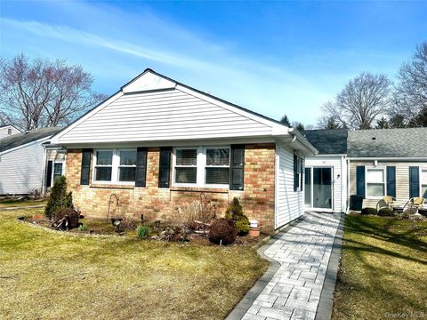 Condo For Sale - 42 Freemont Lane<br/> Coram, NY 11727