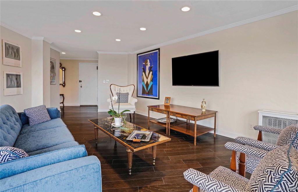 Photo of 12 Old Mamaroneck Avenue Rd #6C, White Plains, NY 10605 (MLS # 965882)