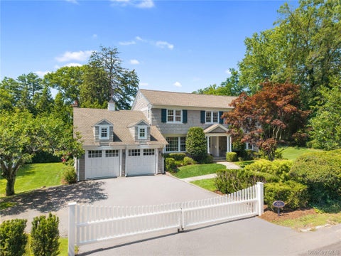 Homes For Sale - 911 Cove Road<br/> Mamaroneck, NY 10543