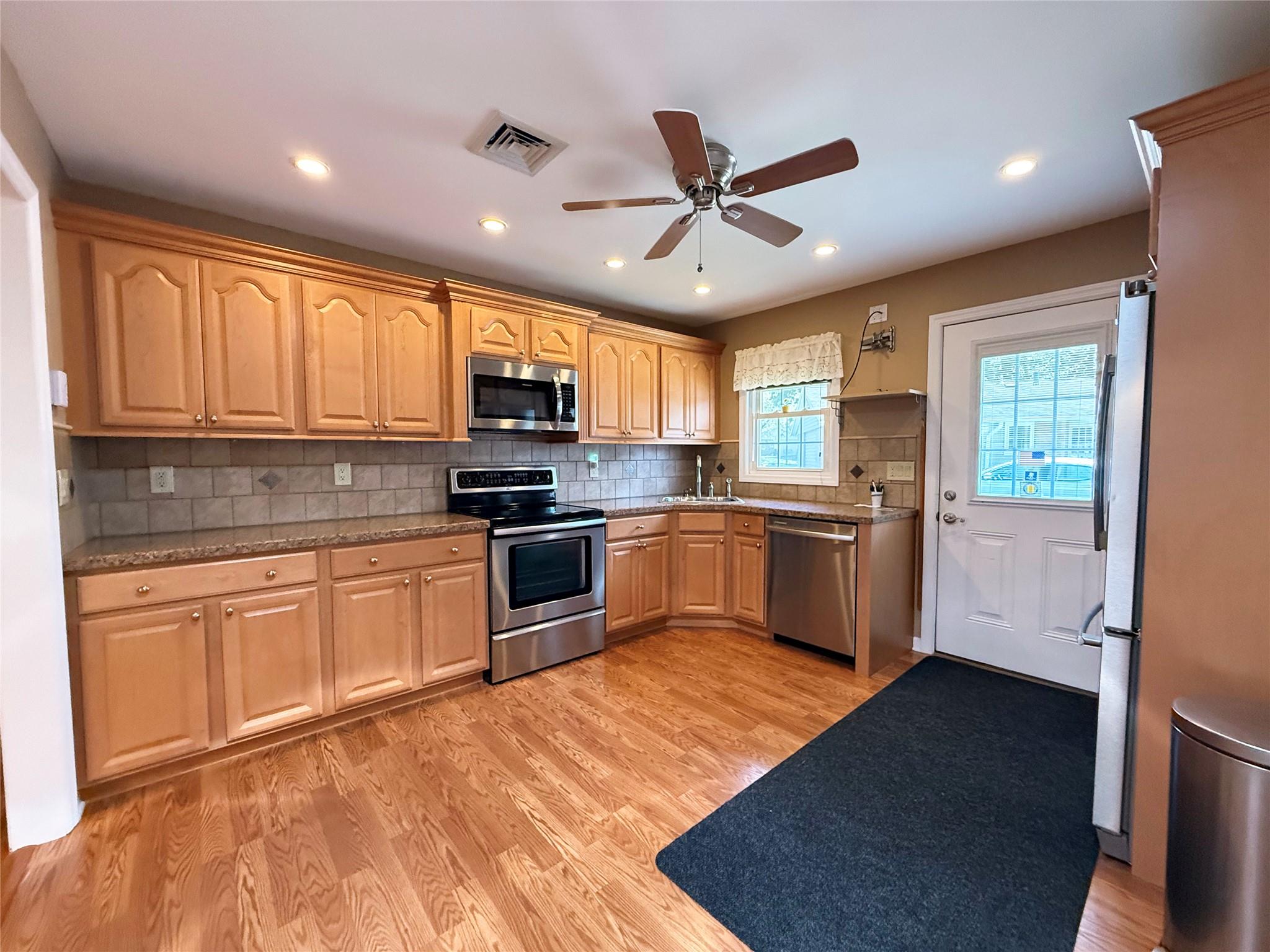 286 Berwick Court #A, Ridge, New York image 7